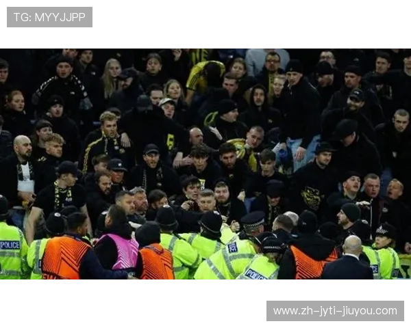 马赛球迷围堵客队大巴事件背后的暴力与足球文化冲突分析